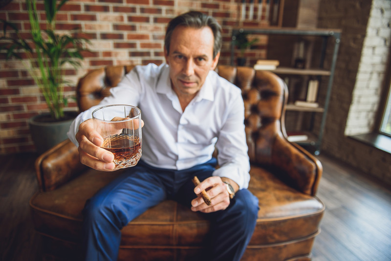 2018 Resolutions for Cigar Smokers: Introduce someone new to the hobby